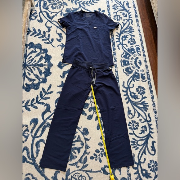 Figs Navy Catarina (S) scrub top and matching Livingston Basic (XSP) scrub pants - Picture 2 of 8